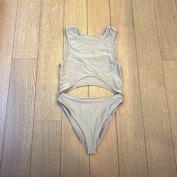 NWOT Baja East Cut Out One Piece Sahara Size Small - Picture 3 of 5